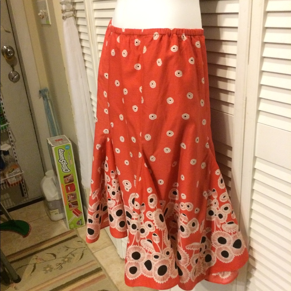 “Max Studio” 6 gore pleated flirty hemline skirt.
